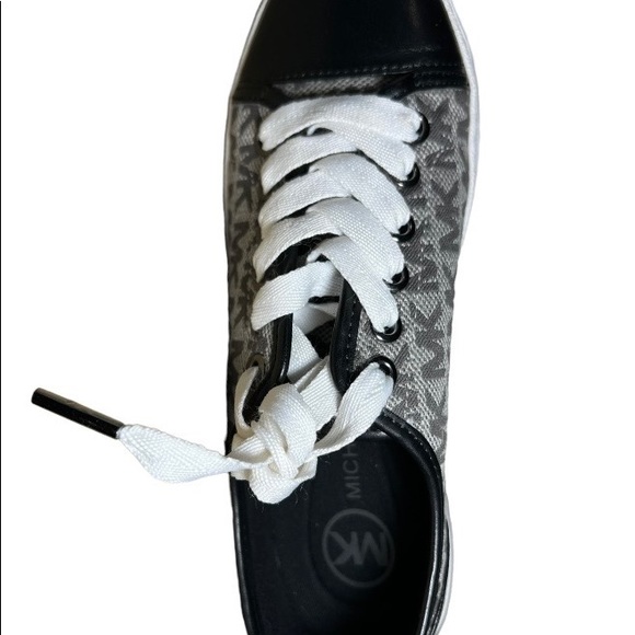 Michael Kors Shoes - Picture 6 of 11